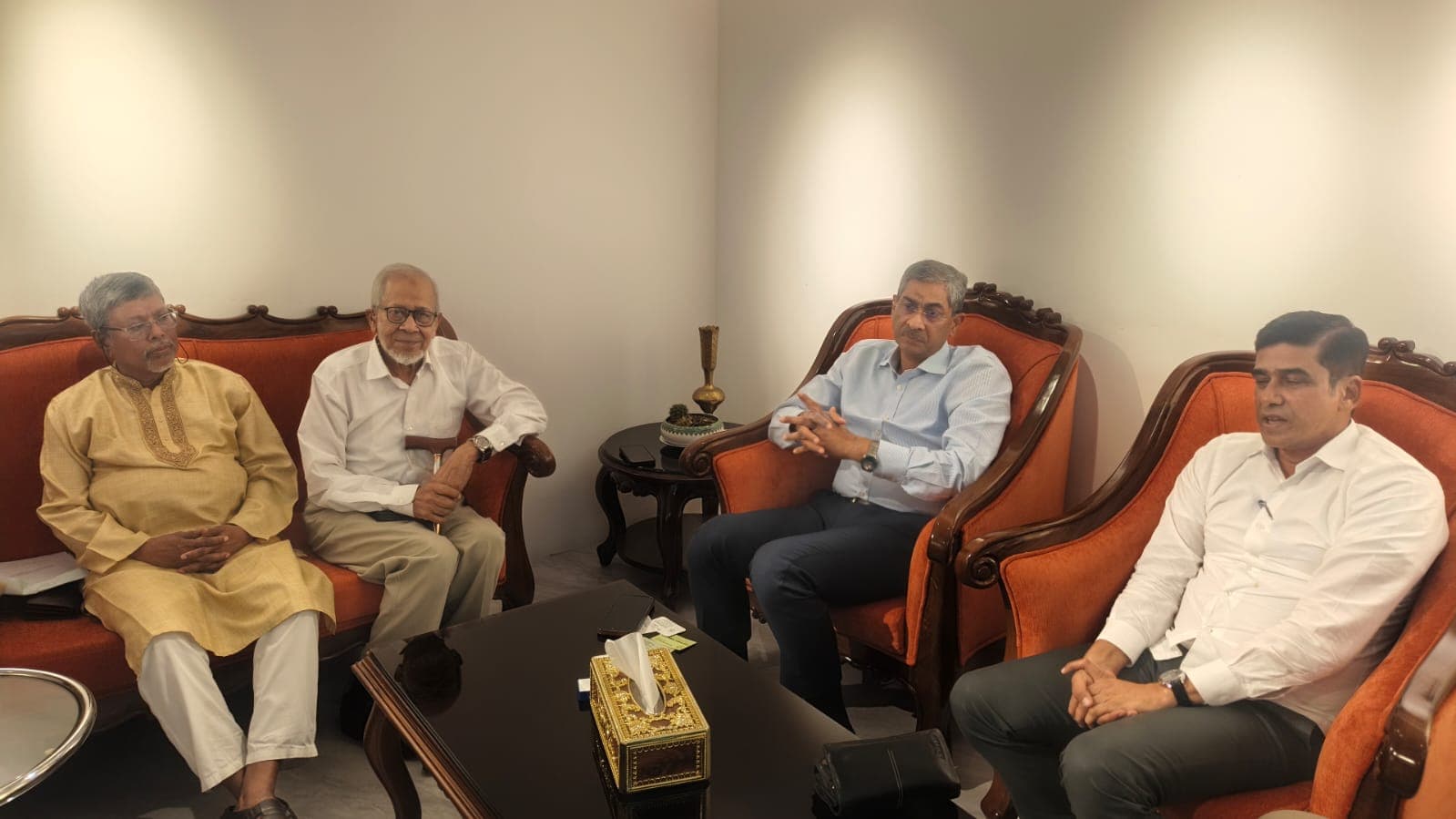 খাল খননের পাশাপাশি নদী দখল ও দূষণ রোধে গুরুত্ব দিচ্ছে সরকার