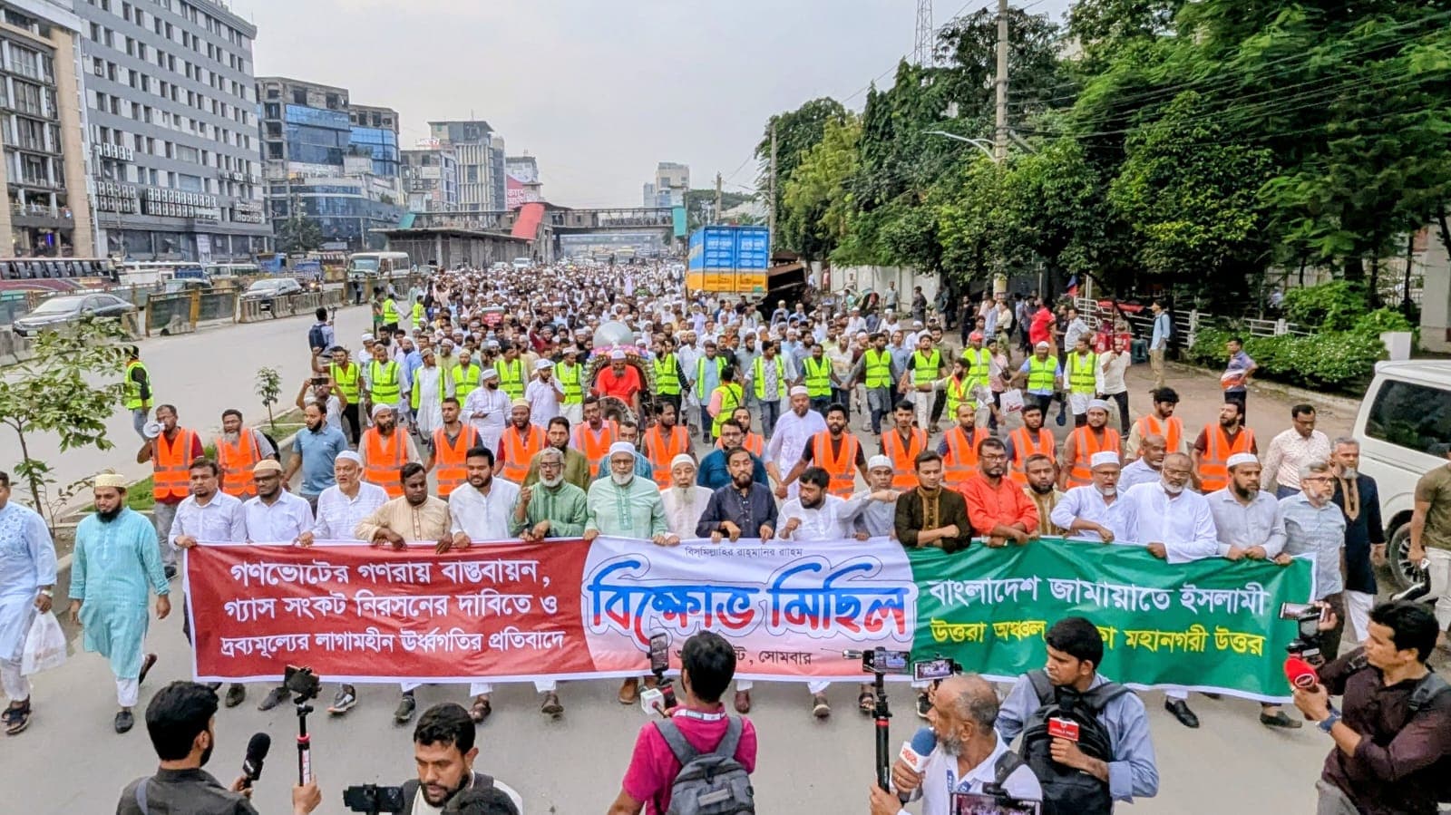 গ্যাসের দাম না কমলে পেট্রোবাংলা ঘেরাওয়ের হুঁশিয়ারি সেলিম উদ্দিনের