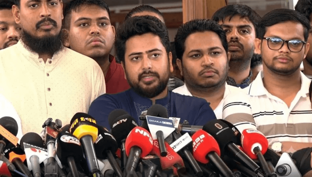  নাহিদ ইসলামের নেতৃত্বে জুলাই স্মৃতি জাদুঘর ঘুরে দেখলেন এনসিপির নেতা-কর্মী