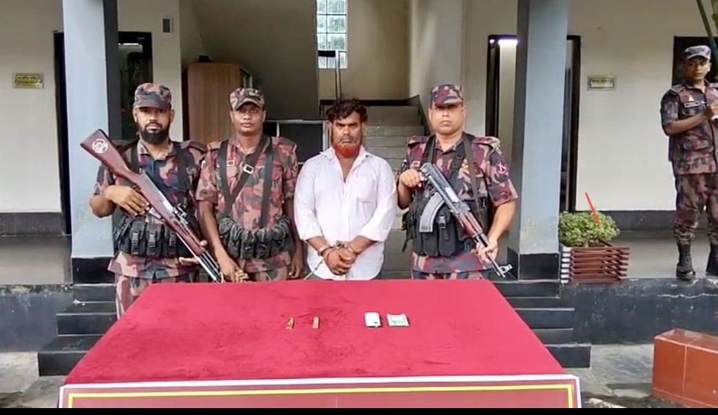 যশোরে ২ টি স্বর্ণসহ আটক ১