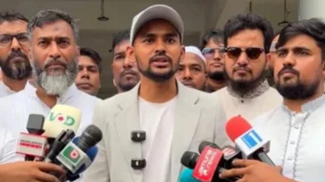 সবার সঙ্গে সম্পর্ক রেখে বাণিজ্যিক-সামরিক চুক্তিতে যেতে হবে: আসিফ মাহমুদ