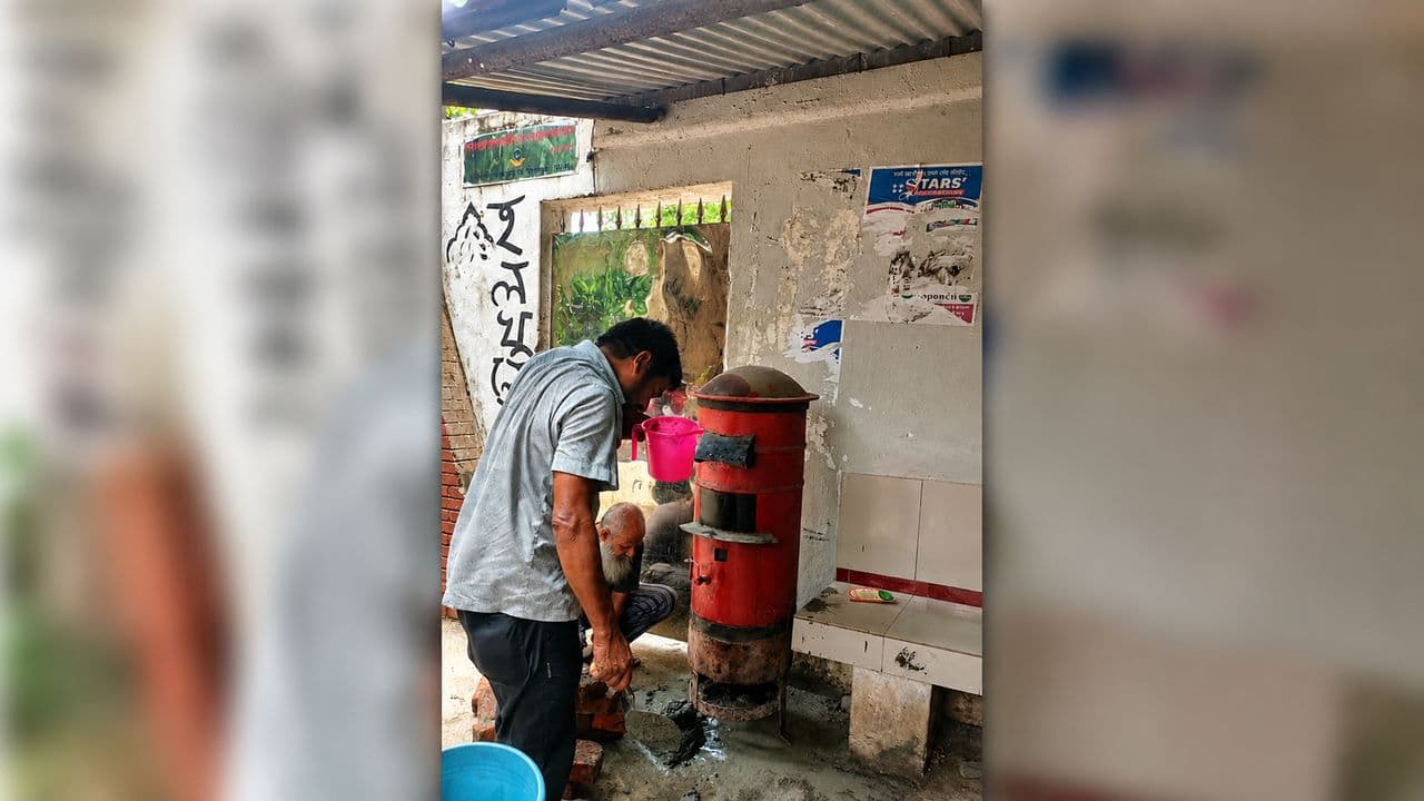 “ডাকবাক্স দিয়ে আর কী হবে? আপনারা তো চিঠি লিখতেই জানেন না!”