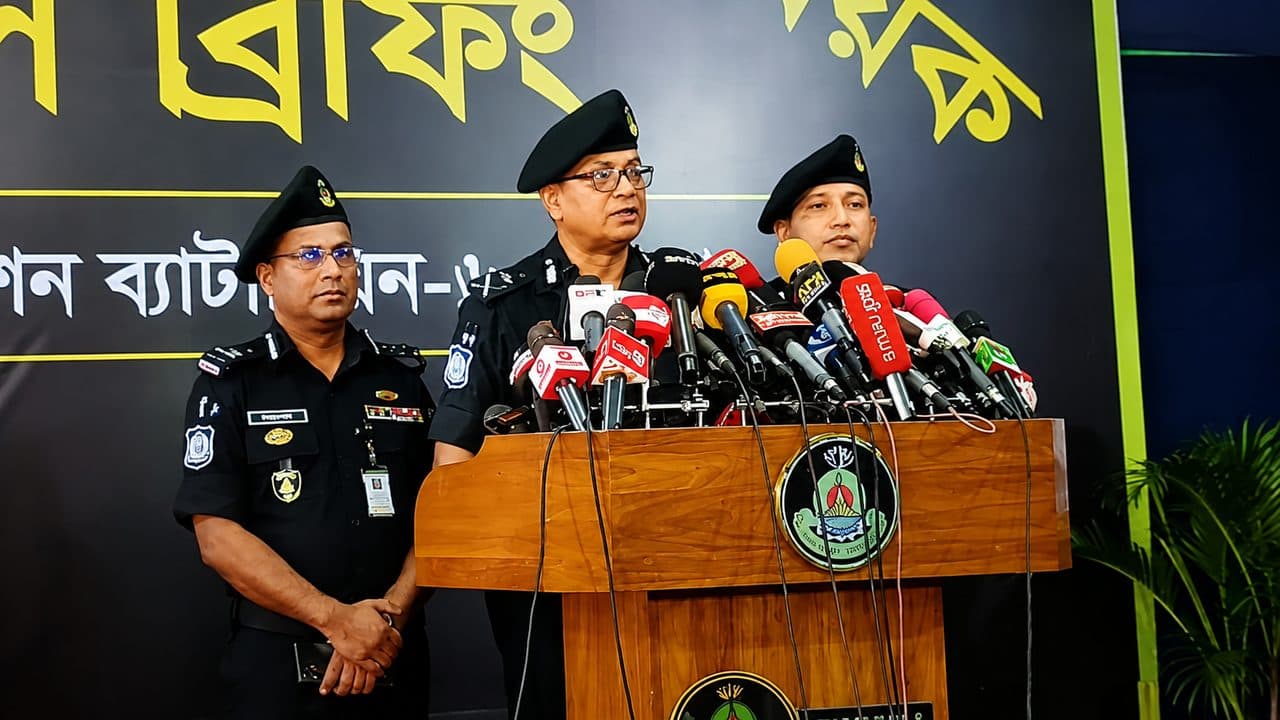 সুন্দরবনের পাঁচ জলদস্যু বাহিনীর আত্মসমর্পণ, উদ্ধার ৫৯ অস্ত্রসহ বিপুল গোলাবারুদ