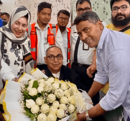 পাঁচ মাস চিকিৎসা শেষে দেশে ফিরলেন মির্জা আব্বাস