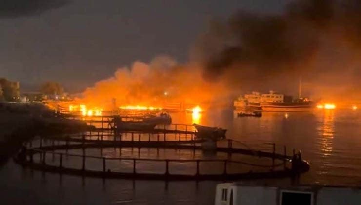 ইরানের ৫ তেল ট্যাংকারে মার্কিন হামলা, পাল্টা ২০ ক্ষেপণাস্ত্র ছুড়ল তেহরান