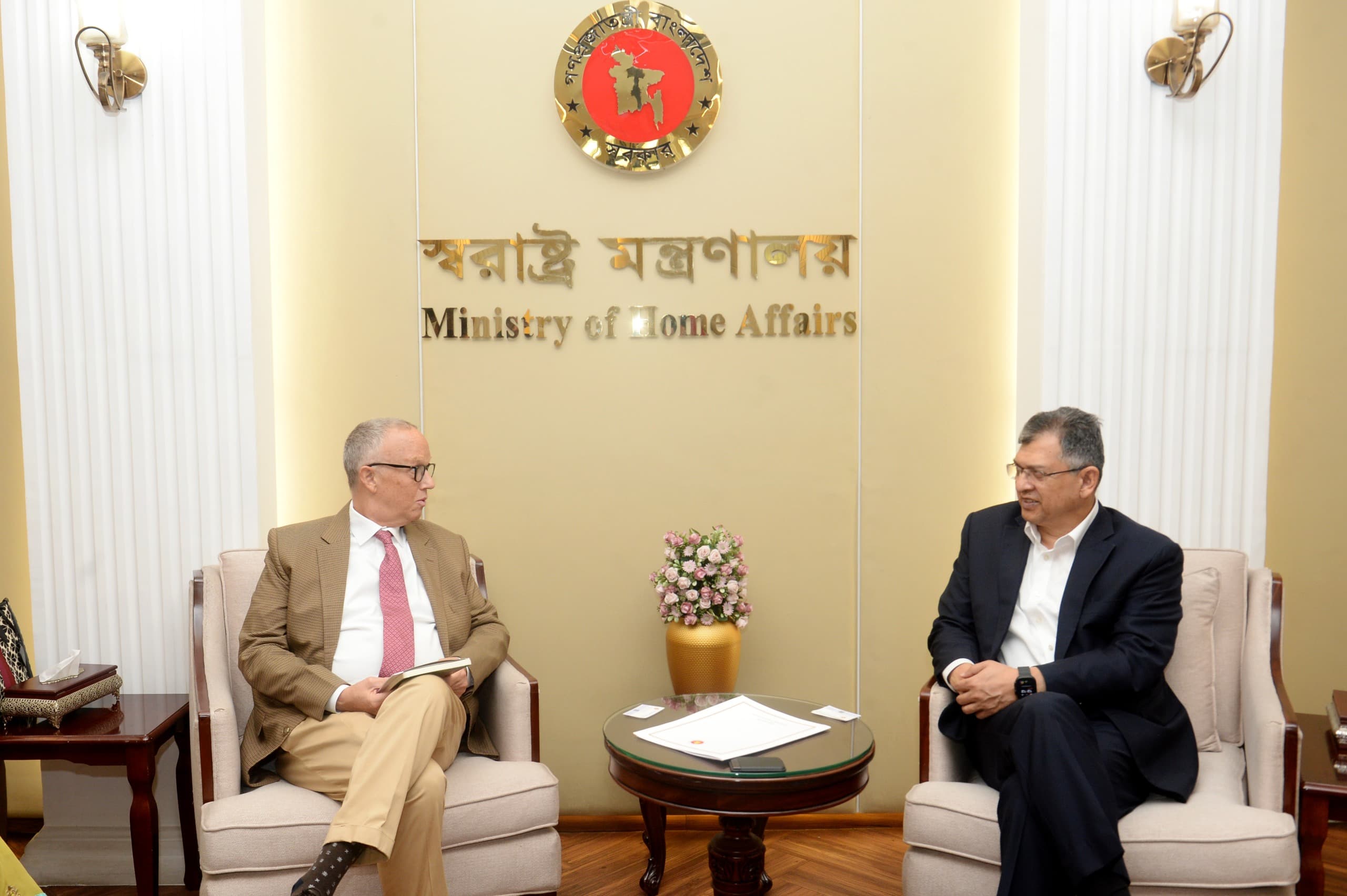 স্বরাষ্ট্রমন্ত্রীর সঙ্গে আইআরআই প্রতিনিধিদলের বৈঠক, সাইবার নিরাপত্তা নিয়ে আলোচনা