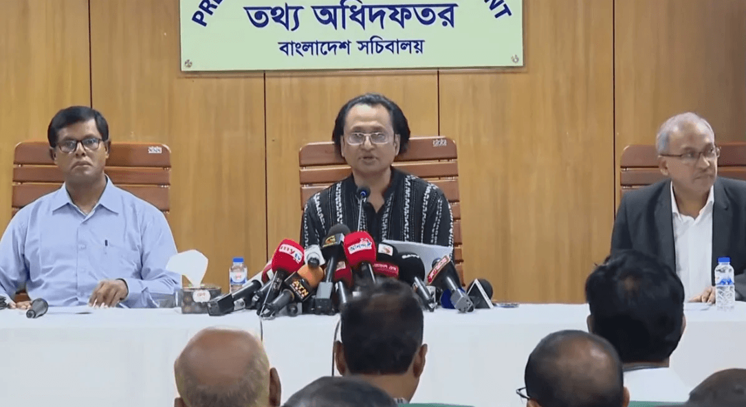 সম্পর্ক সহজ করতে শেখ হাসিনাসহ সব আসামিকে ফেরত দিতে হবে ভারতকে: তথ্য উপদেষ্টা