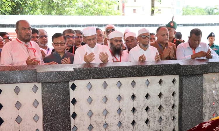 সিলেটে শাহজালাল ও শাহপরানের মাজার জিয়ারত করলেন রাষ্ট্রপতি মির্জা ফখরুল