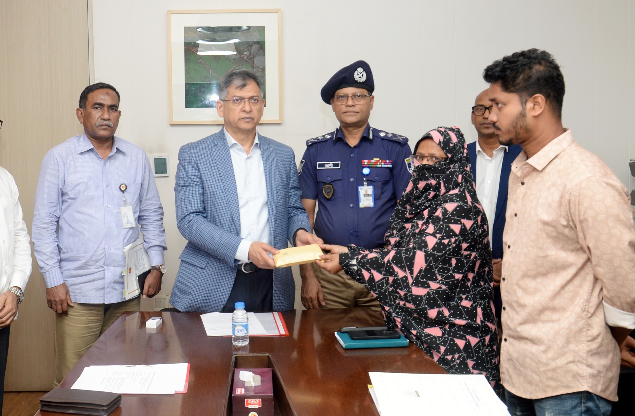 সাভারে এসআই হত্যা: জড়িতদের দ্রুত গ্রেপ্তারের নির্দেশ স্বরাষ্ট্রমন্ত্রীর