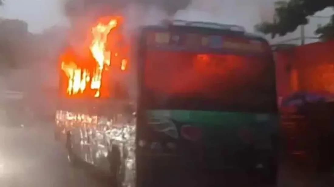 পল্লবীতে পার্কিং করে রাখা বাসে আগুন