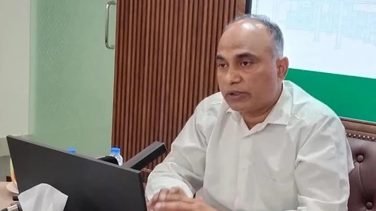 ডিজেলে লিটারপ্রতি ৯০ টাকা লোকসান, দাম বাড়ানো ছাড়া উপায় ছিল না: বিপিসি চেয়ারম্যান