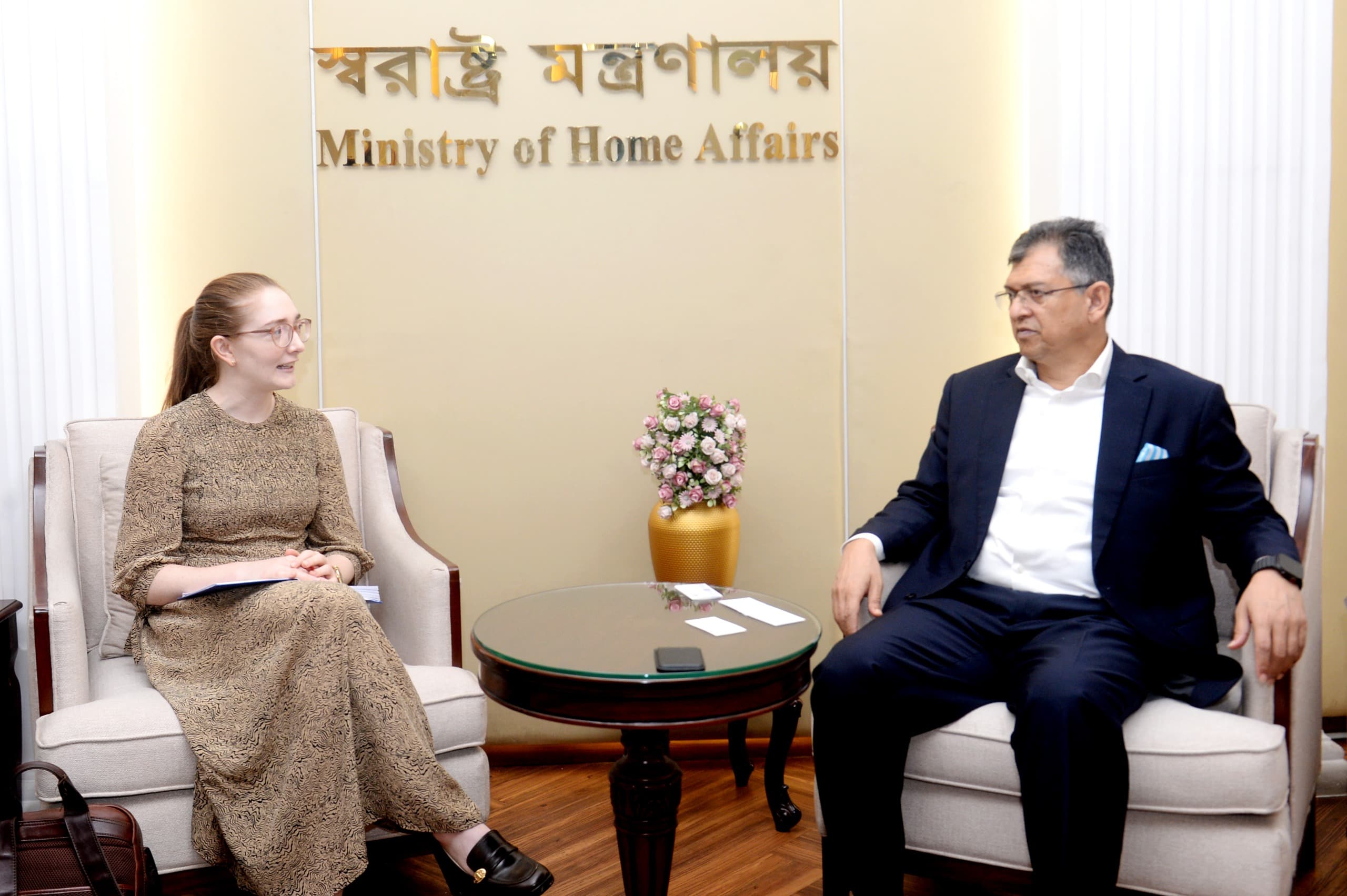 স্বরাষ্ট্রমন্ত্রীর সঙ্গে ব্রিটিশ হাইকমিশন ও ডেমোক্রেসি ইন্টারন্যাশনালের প্রতিনিধিদলের বৈঠক