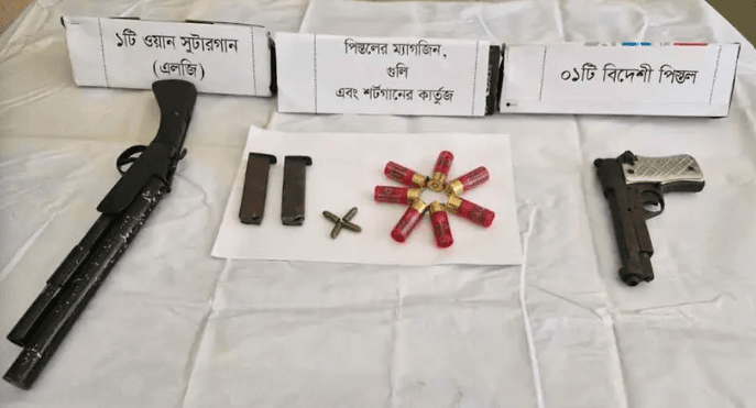 হাটহাজারীতে অস্ত্র-গুলিসহ স্বেচ্ছাসেবক লীগ নেতা গ্রেপ্তার