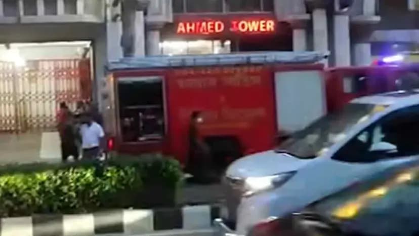বনানীর আহমেদ টাওয়ারের ২৩তলায় বায়িং হাউজের অফিসে আগুন