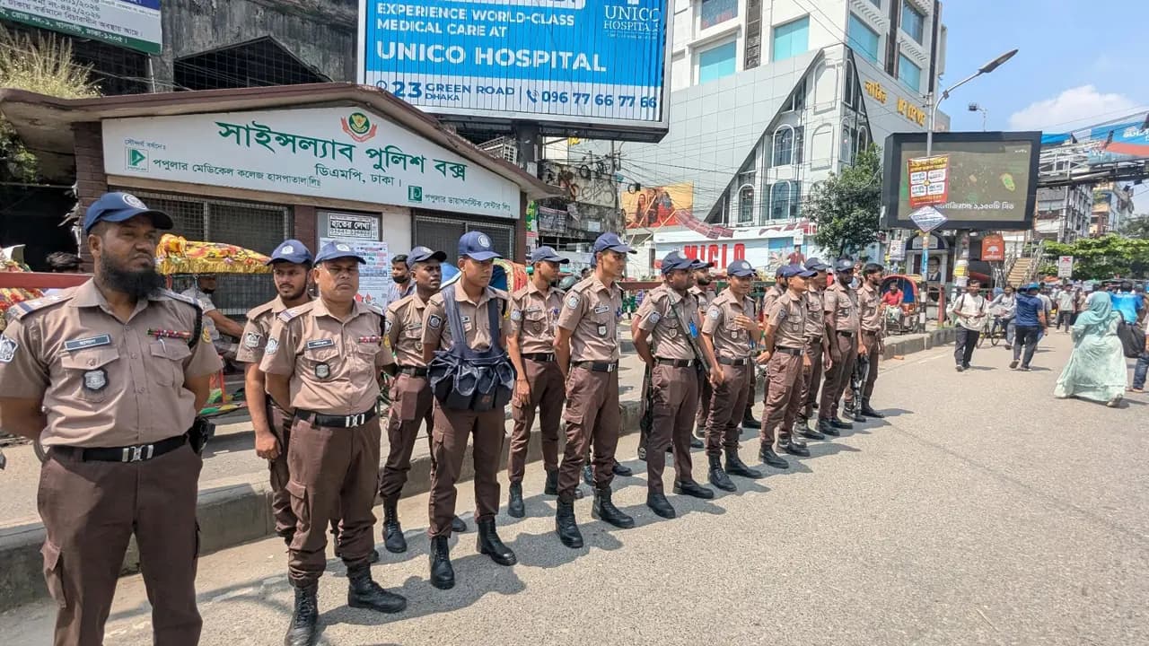 সেন্ট্রাল ইউনিভার্সিটির ভিসি নিয়োগের আন্দোলন ঘিরে সায়েন্সল্যাবে পুলিশের অবস্থান