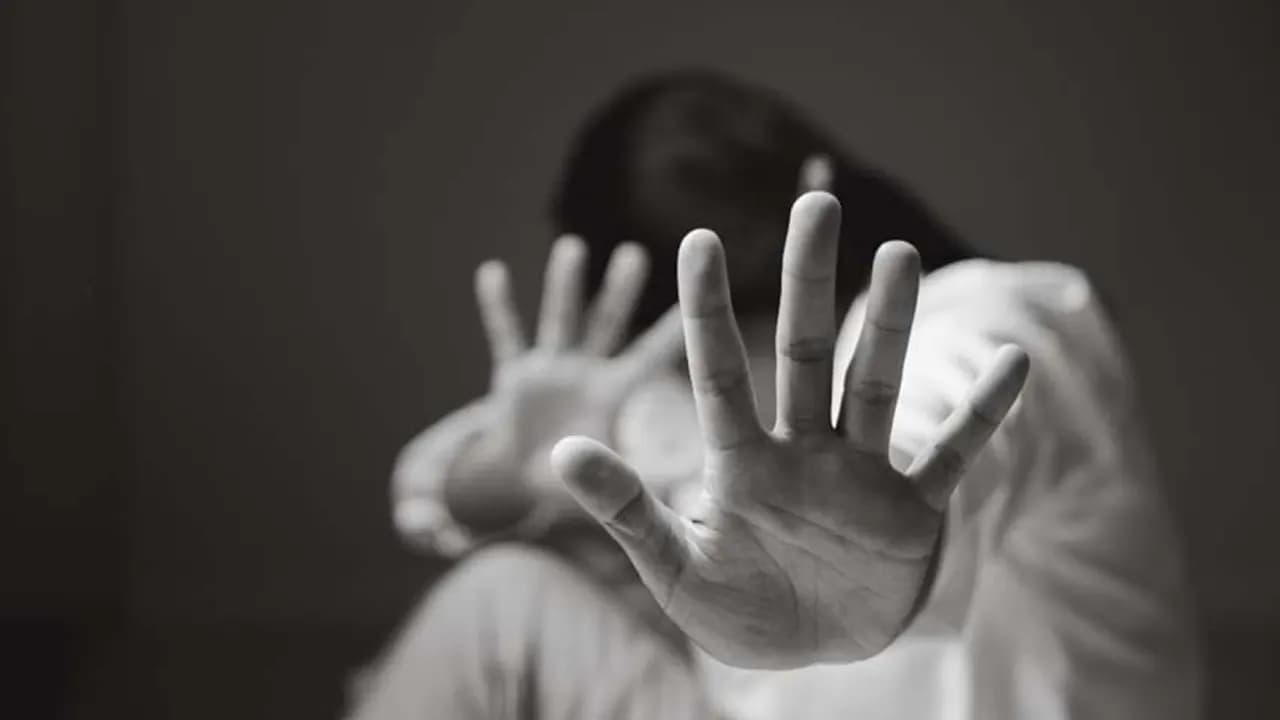 বকশীগঞ্জে স্কুলছাত্রীকে ধর্ষণ ও গর্ভধারণ: মামলা তুলে নিতে হুমকি