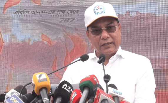 বিমানবন্দরে যাত্রীসেবা নিয়ে অপতথ্য ছড়ানো হচ্ছে: বিমানমন্ত্রী