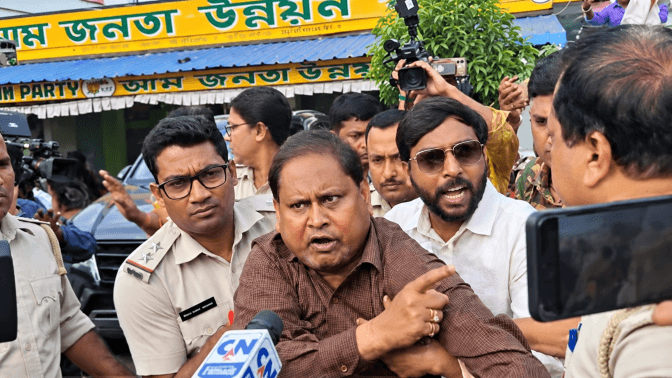 পশ্চিমবঙ্গে উপনির্বাচনের দিন বাবরি মসজিদ নির্মাণের উদ্যোক্তা হুমায়ুন কবির আটক