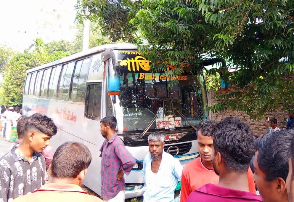 বকশীগঞ্জে শান্তি পরিবহনের বাসচাপায় বউ-শাশুড়ি নিহত