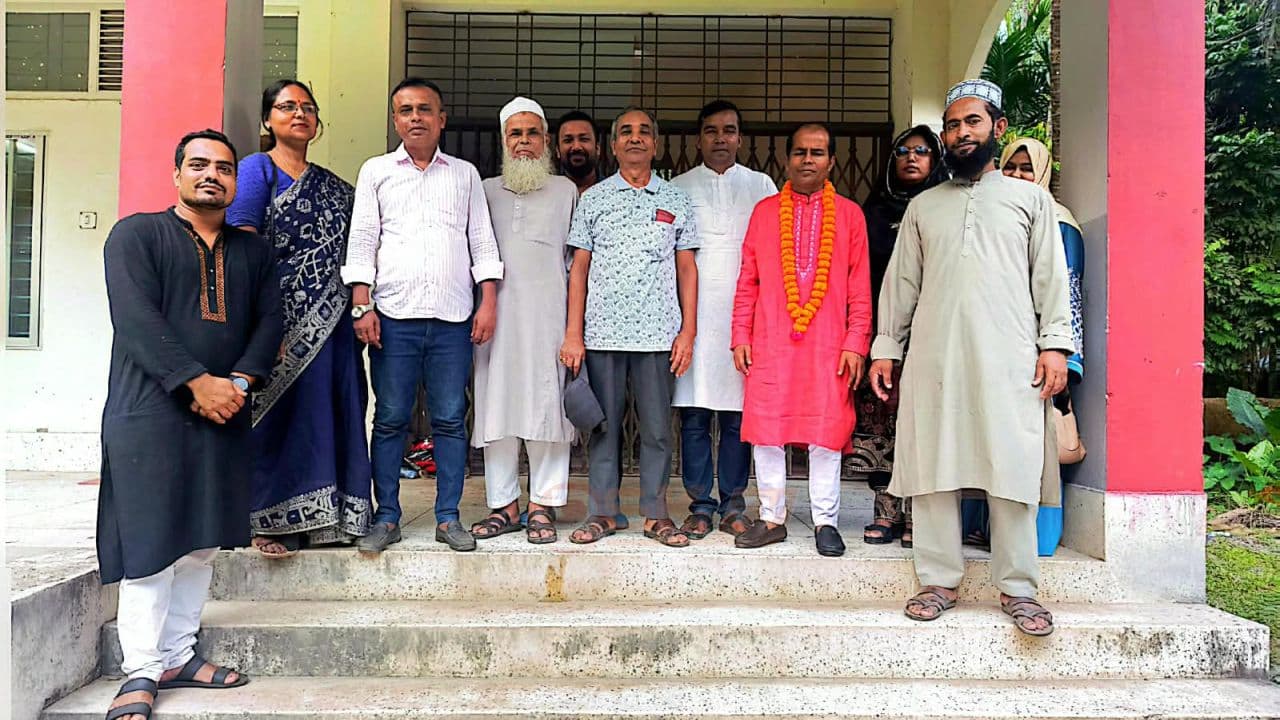 ৩৫ বছরের শিক্ষকতা জীবনের ইতি, আবেগঘন বিদায় সিদ্ধার্থ শংকর হালদারের