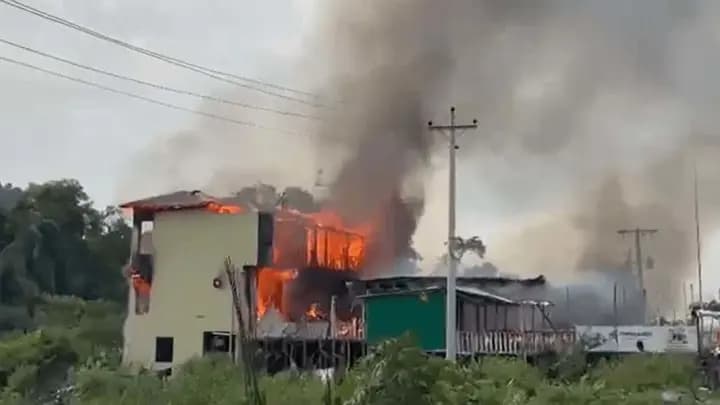 কক্সবাজারের ইনানীতে রিসোর্টে ভয়াবহ আগুন, ৭ জনের মরদেহ উদ্ধার