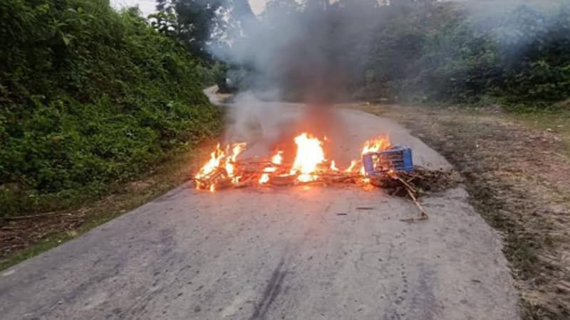 সাজেকে আইনশৃঙ্খলা বাহিনীর সঙ্গে অবরোধকারীদের গোলাগুলি ও ধাওয়া-পাল্টাধাওয়া