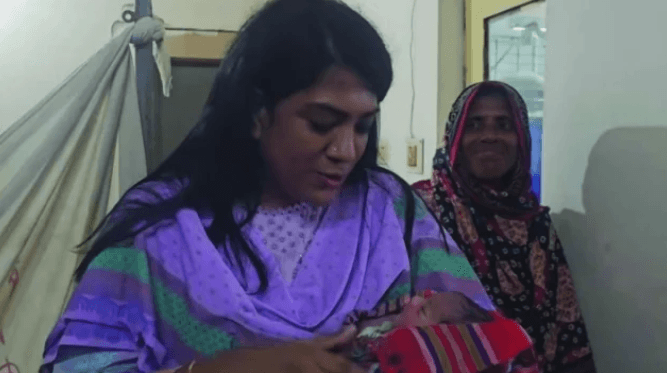 মা হলেন মানসিক ভারসাম্যহীন নারী, মেলেনি বাবার পরিচয়