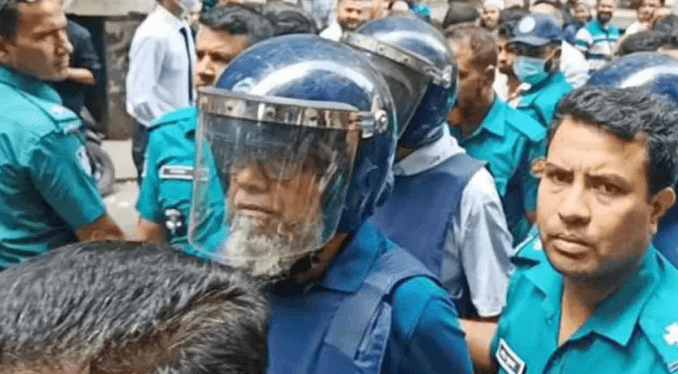 মানবতাবিরোধী অপরাধ:সাবেক স্বরাষ্ট্রসচিব-যুগ্মসচিবের বিরুদ্ধে আনুষ্ঠানিক অভিযোগ জমা