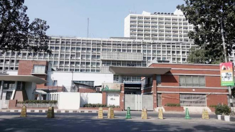 প্রশাসন সাজাতে বেগ পেতে হচ্ছে নতুন সরকারকে