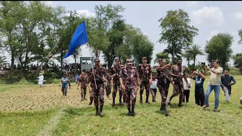 বেনাপোল সীমান্তে বিএসএফের পুশইন চেষ্টা রুখে দিল বিজিবি, জিরো লাইনে আটকা ১২ জন